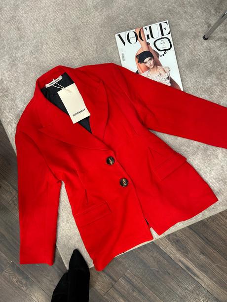 Červené lux. sako, 