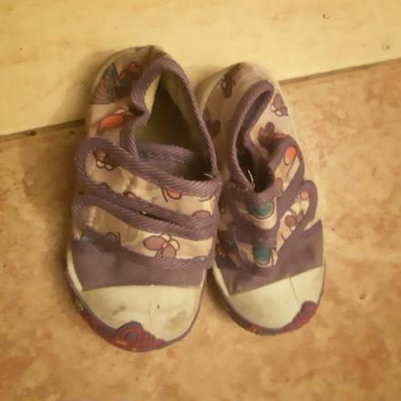 Dievčenské tenisky, 22