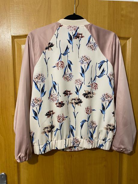 Prechodná bomberka, miss selfridge,m