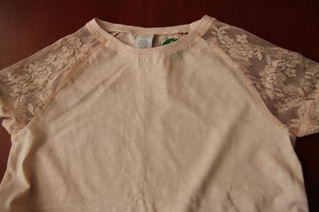 Jemnučké tričko s čipkou, lindex,128