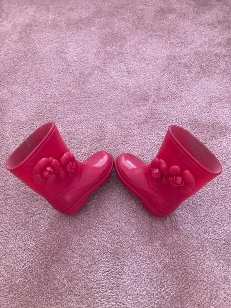 Gumáky s kvetinkami, 25