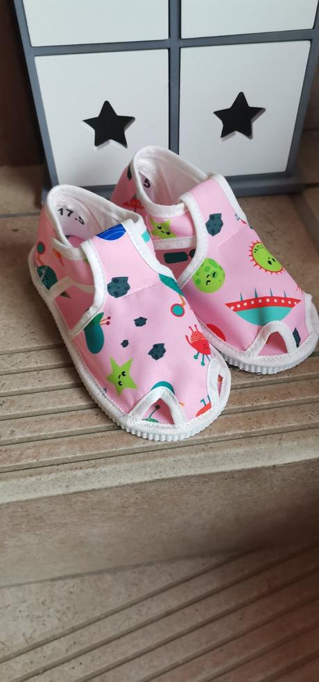 Raz obuté papučky, 26