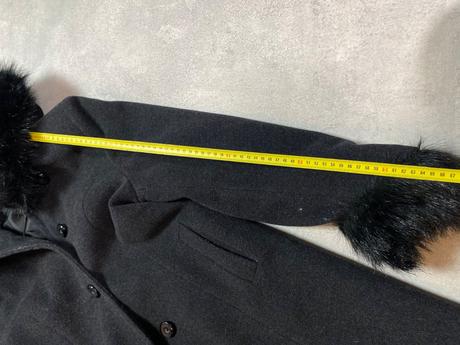 Vlneny kabat s odopinatelnou kozusinou, 38