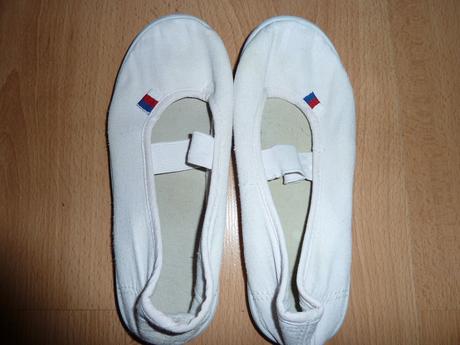 Dievčenské cvičky, 33