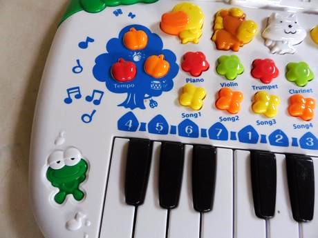 Simba piáno so zvieratkami,