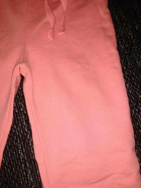 Neonovo ružové teplaky, 110