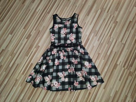 Kvetinkové šaty, 128