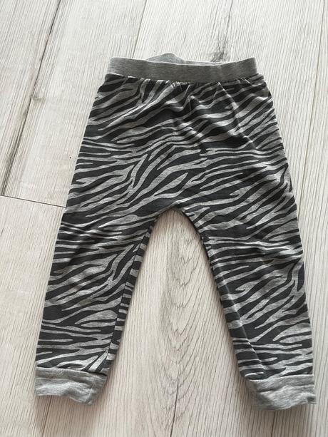 Pohodlné tepláčiky, next,92