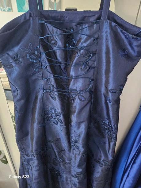 Spoločenské šaty, 46