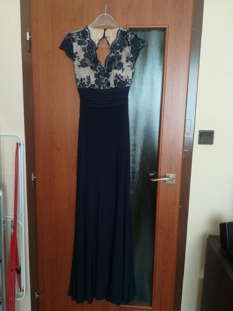 Dlhé šaty s odhaleným chrbtom, s