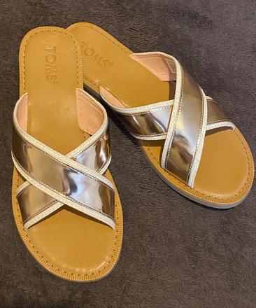 Toms - šľapky / vsuvky / sandále, 37