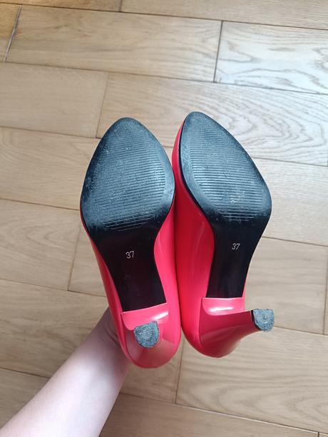 Koralové lodičky, 37