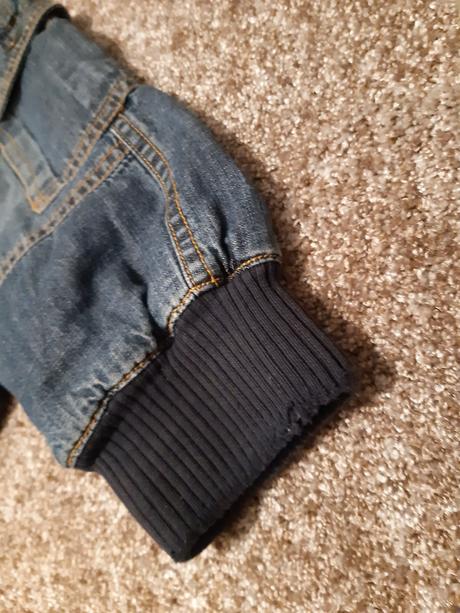 Košeľa a rifle, 80