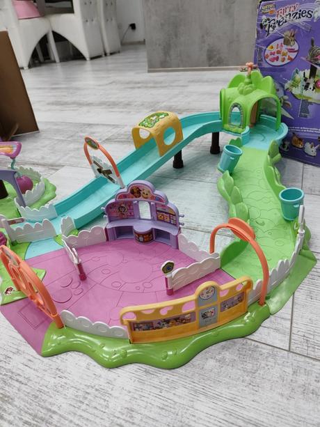 Furry frenzies interaktívne dráhy a škrečkovia, 