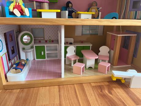 Drevenny domček s prislušenstvom, 