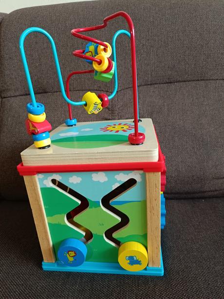 Drevená kocka s prevliekaním, 