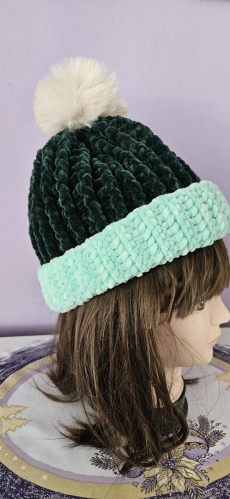 Predám handmade hačkované čiapky, deky, oblečenie, <50