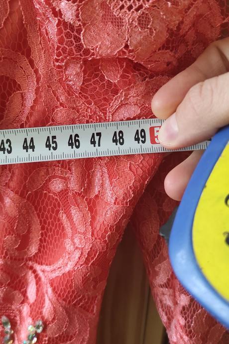 Spoločenské šaty, 42