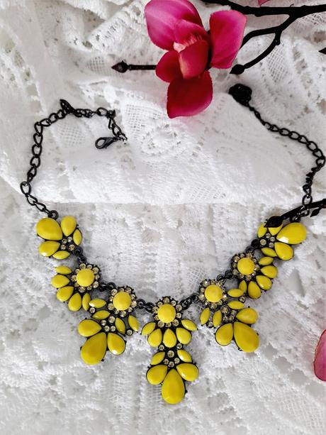 Žltý náhrdelník,