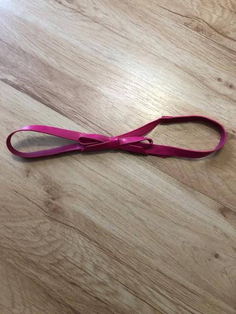 Krásny dievčenský opasok,