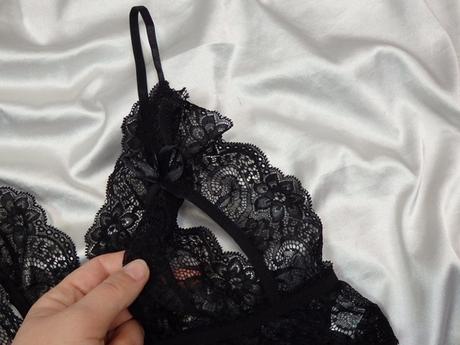 Kvalitná čipkovaná braletka, s