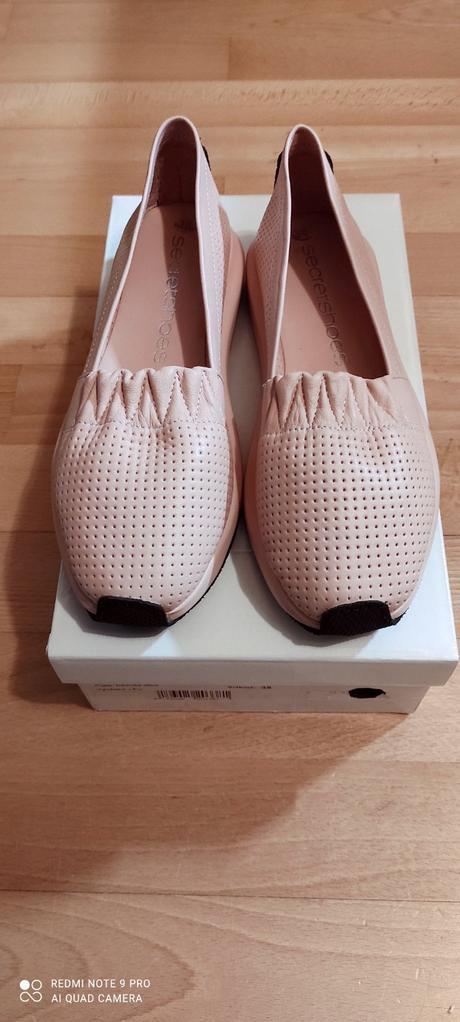 Secretshoes, 38