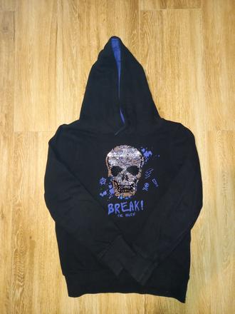 Mikina s lebkou, 134