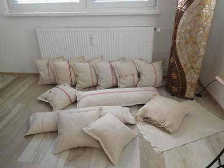 Vankúše menšie , vačšie, podlhovasté,, 