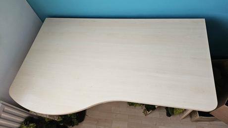 Jednoduchý pevný písací stôl, 