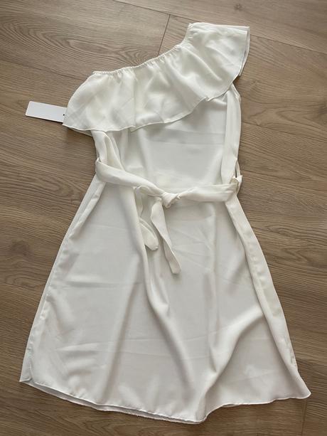 Šaty na jedno rameno, 