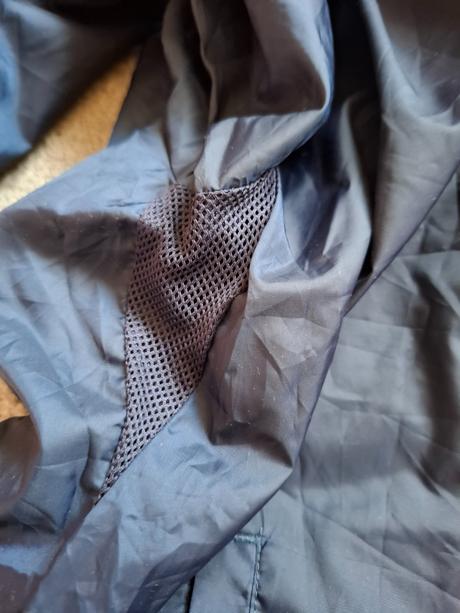 Tenká sustakova bunda, decathlon,152