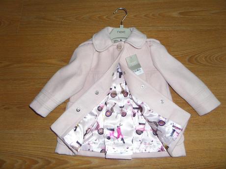 Ružový kabát s mopedmi, next,92