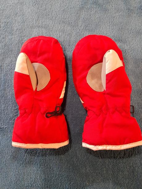 Červené rukavice, 98