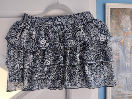 Krasna sukňa 140-146, 140