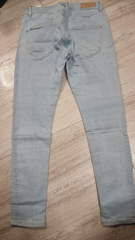 Bledomodre rifle, bershka,38