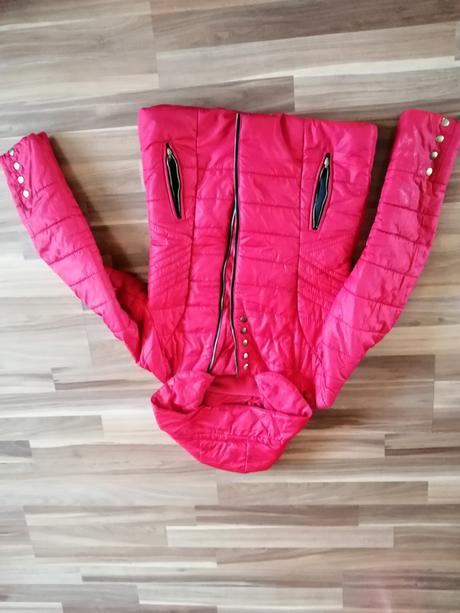 Vetrovka  béžová a červená, s