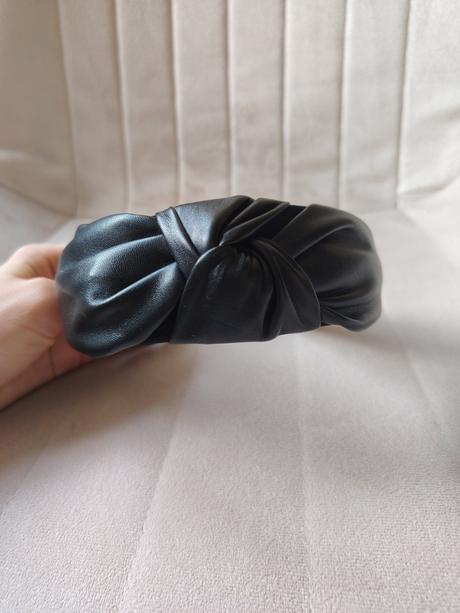 Čierna čelenka do vlasov z umelej kože, 