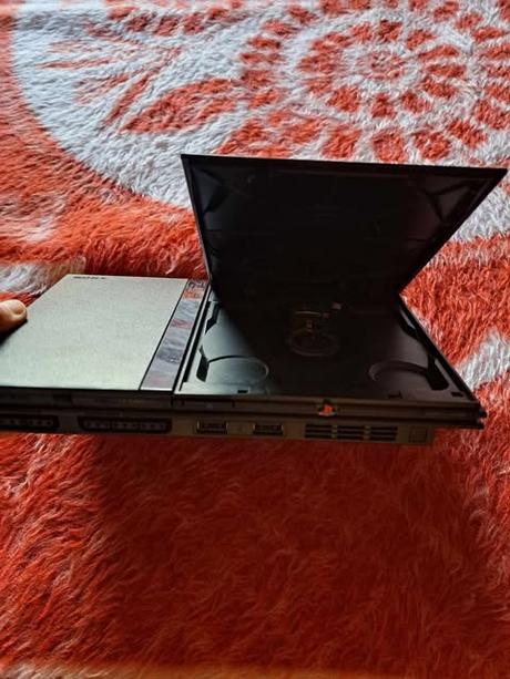 Herná konzola ps2 + hry 7 ks,