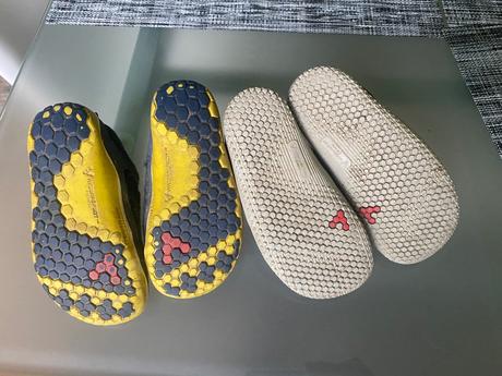2x vivobarefoot neo velcro + reno, vivobarefoot,25