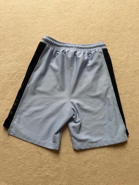Športové kraťasy funkčný materiál, zara,140