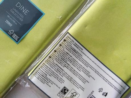 Papier.obrus so vzorom (bledomodrý alebo krémový),