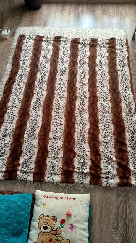 Prehoz s leopardím motívom a 4 vankúše, 