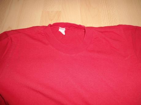 Cervene tricko, 140