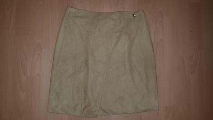 Kožená sukňa, 38