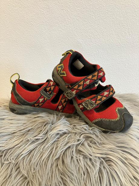 Dievčenské sandále new balance, 33