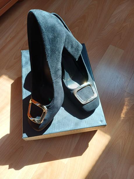 Čierne elegantné lodičky so zlatou prackou, 37