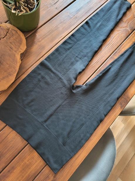 Work out čierne jednoduché športové legíny m-l, m