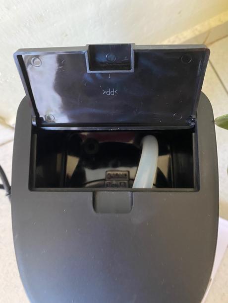 Kávovar na prekvapkávanú kávu,