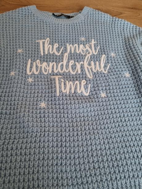 Sveter so zimným motívom, s