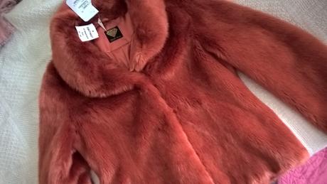 Plyšový kabát, 42